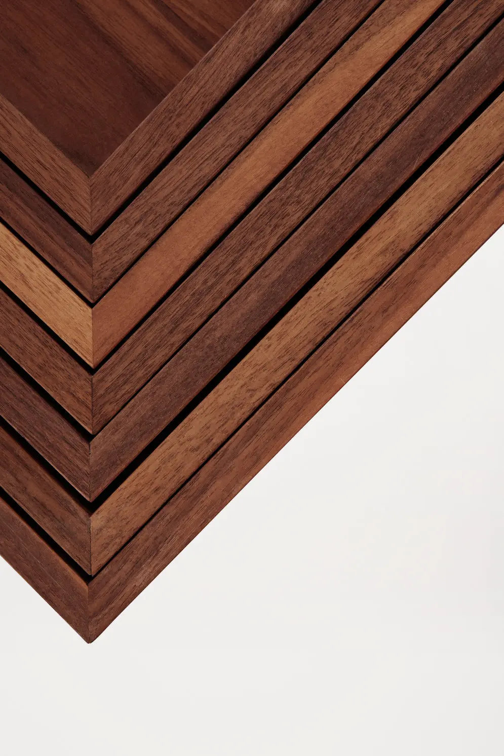 Sutoa I Walnut Frama