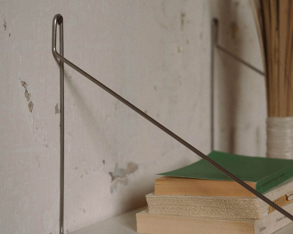 FRAMA - シングルシェルフ | ウォームホワイトスチール | D27 / W80