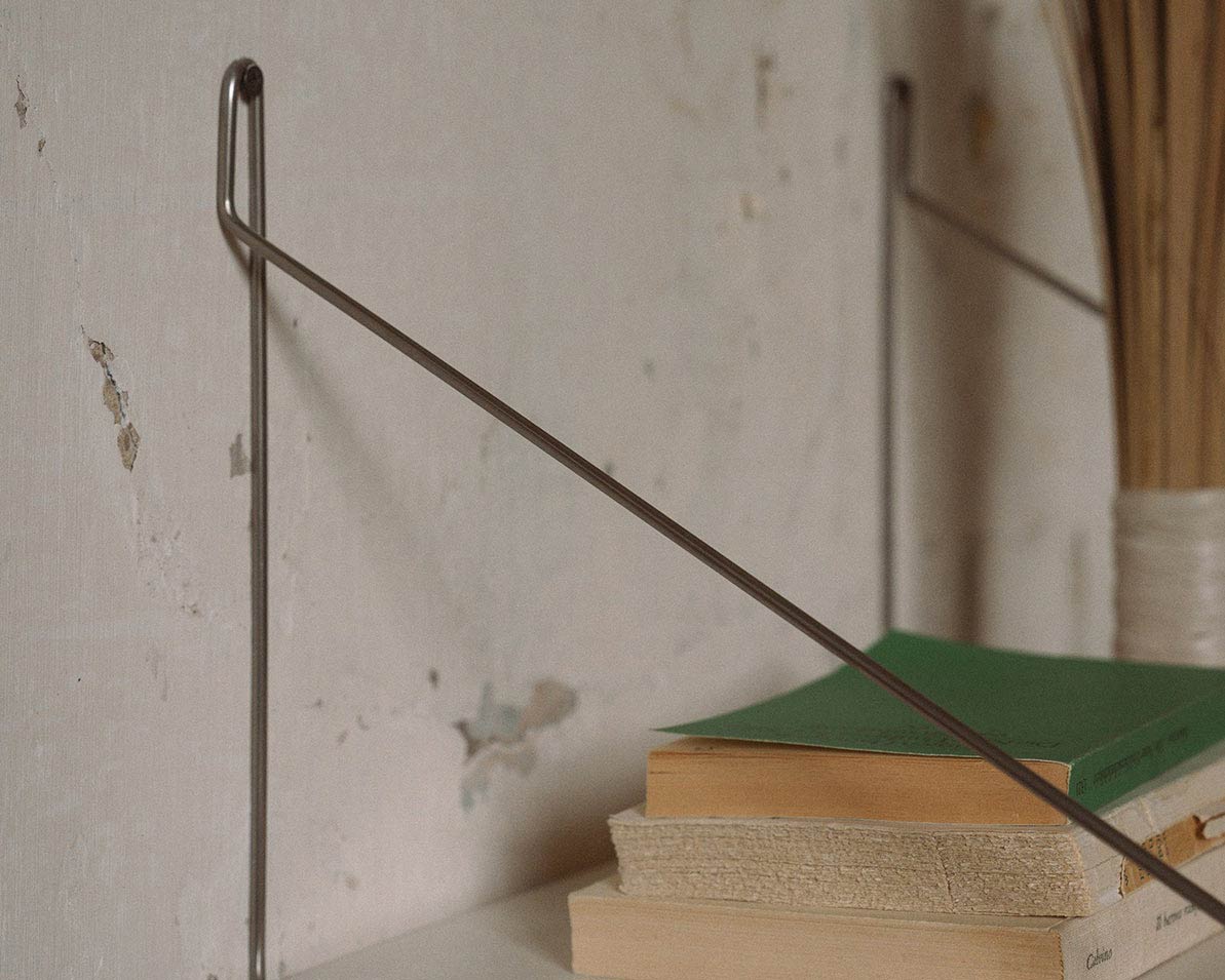 FRAMA - Single Shelf | Warm White Steel | D27 / W80 FRAMA