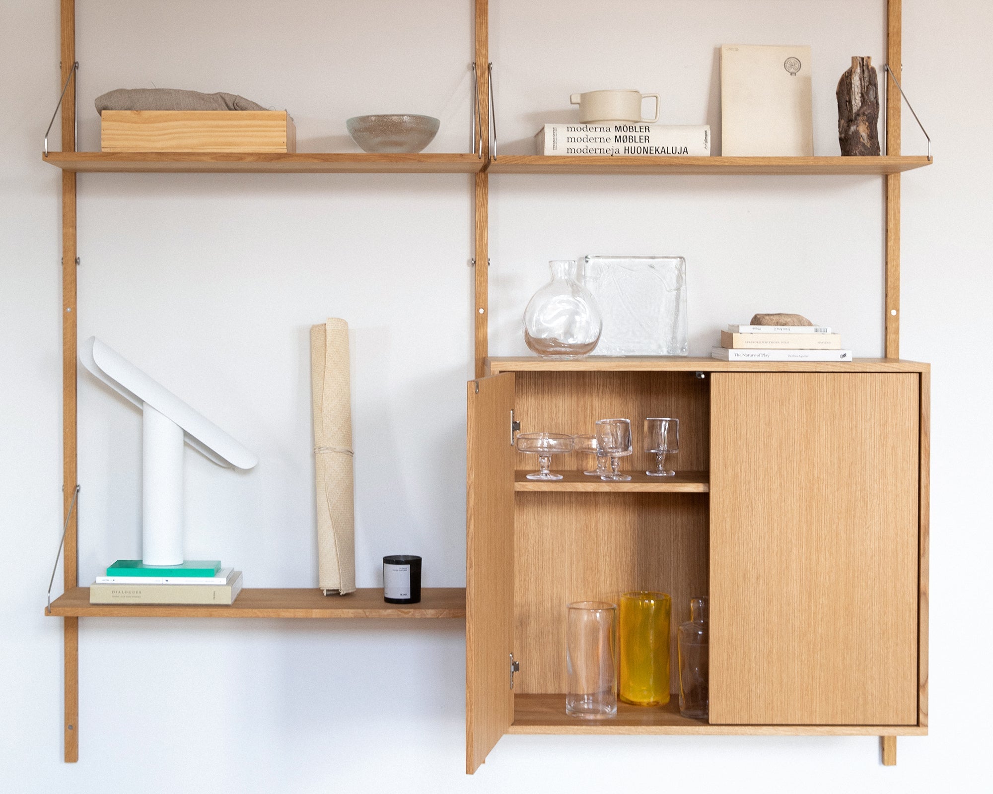 FRAMA - シェルフ付きライブラリーキャビネット | ナチュラルオーク | ミディアム