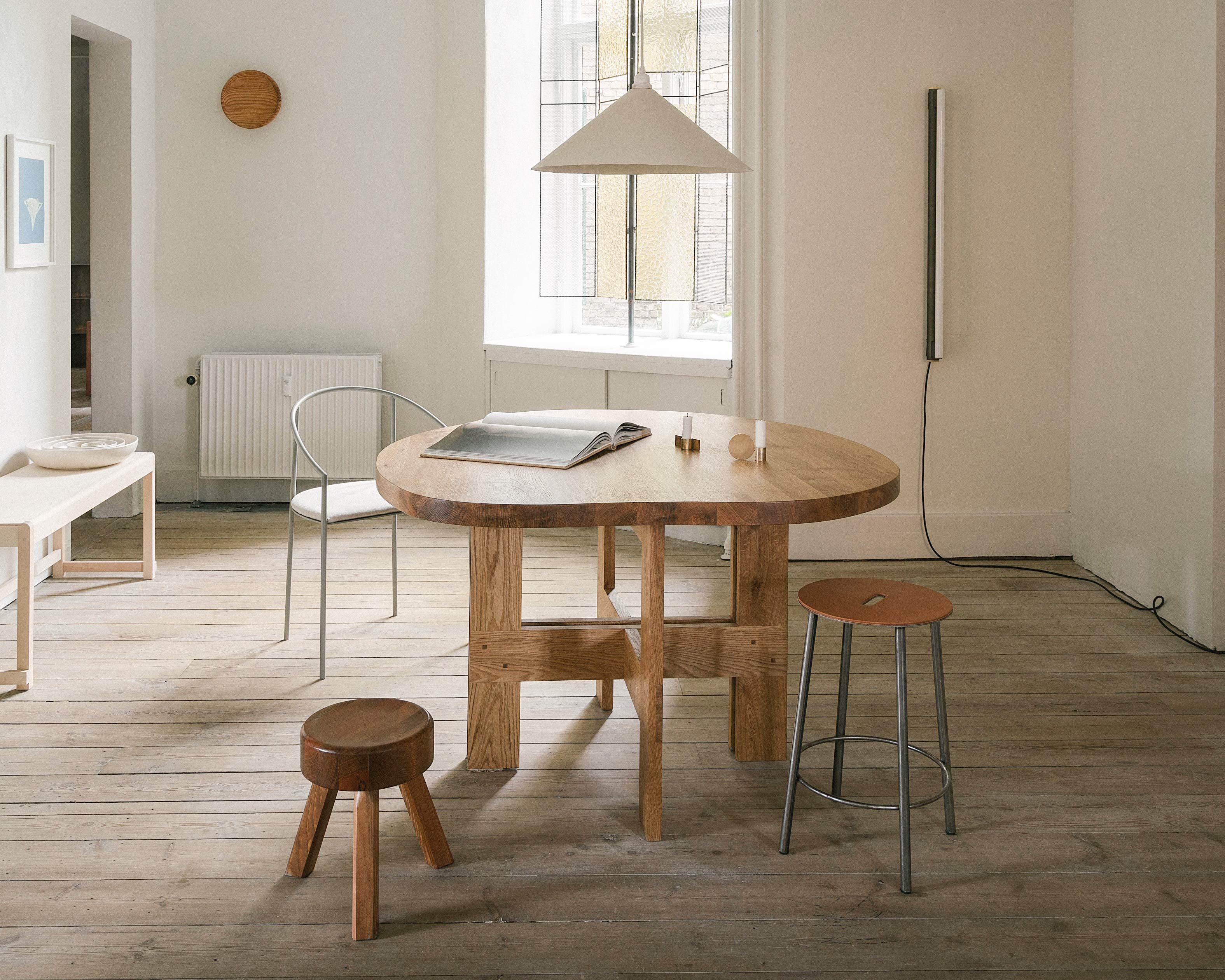 FRAMA - Farmhouse Trestle Table | Natural Oak | Pond