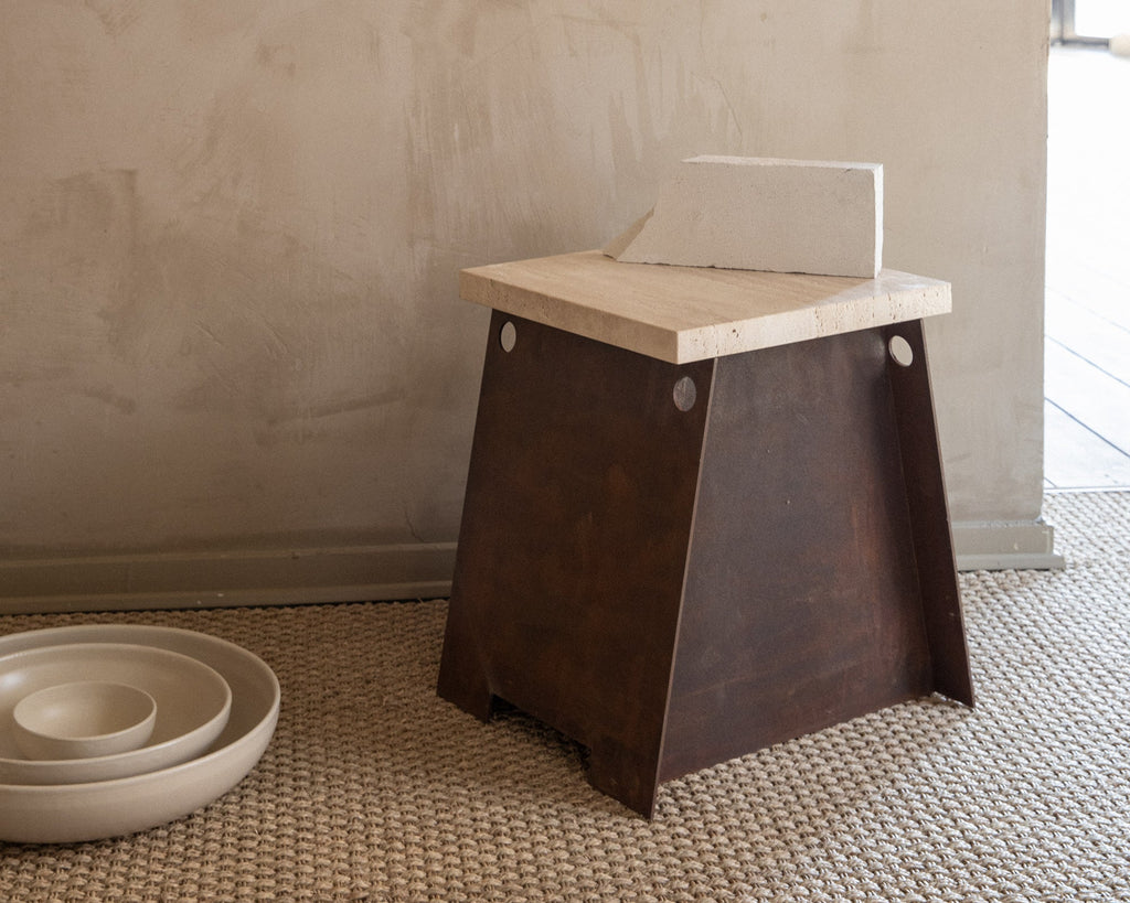 FRAMA - 64 台座 | コルテン鋼 / トラバーチン