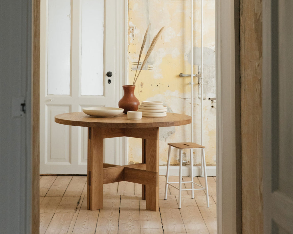 FRAMA - Farmhouse Trestle Table | Natural Oak | 120 Ø Round