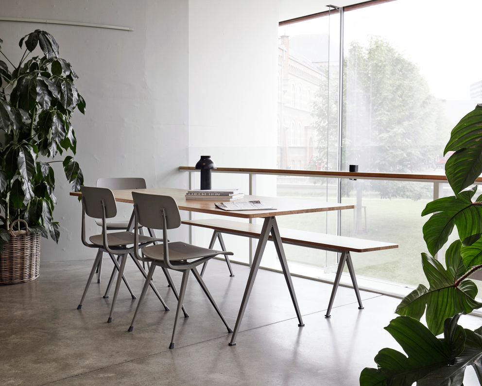 Pyramid Table 02 HAY