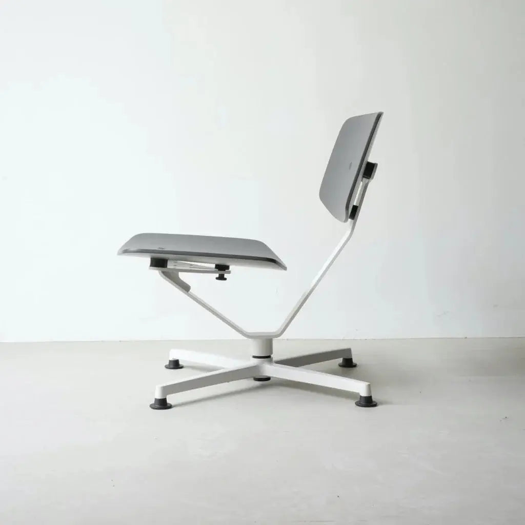 Arba lounge chair - Plywood - Light grey base / anthracite shell raawii