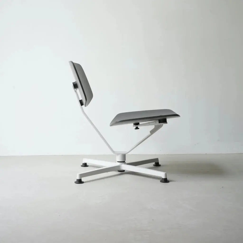 Arba lounge chair - Plywood - Light grey base / anthracite shell raawii