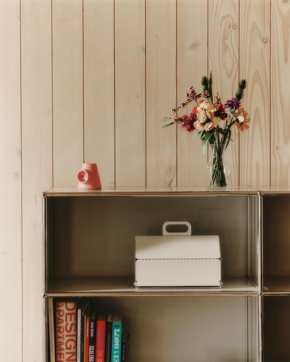 Cable House - Pearl Pedestal