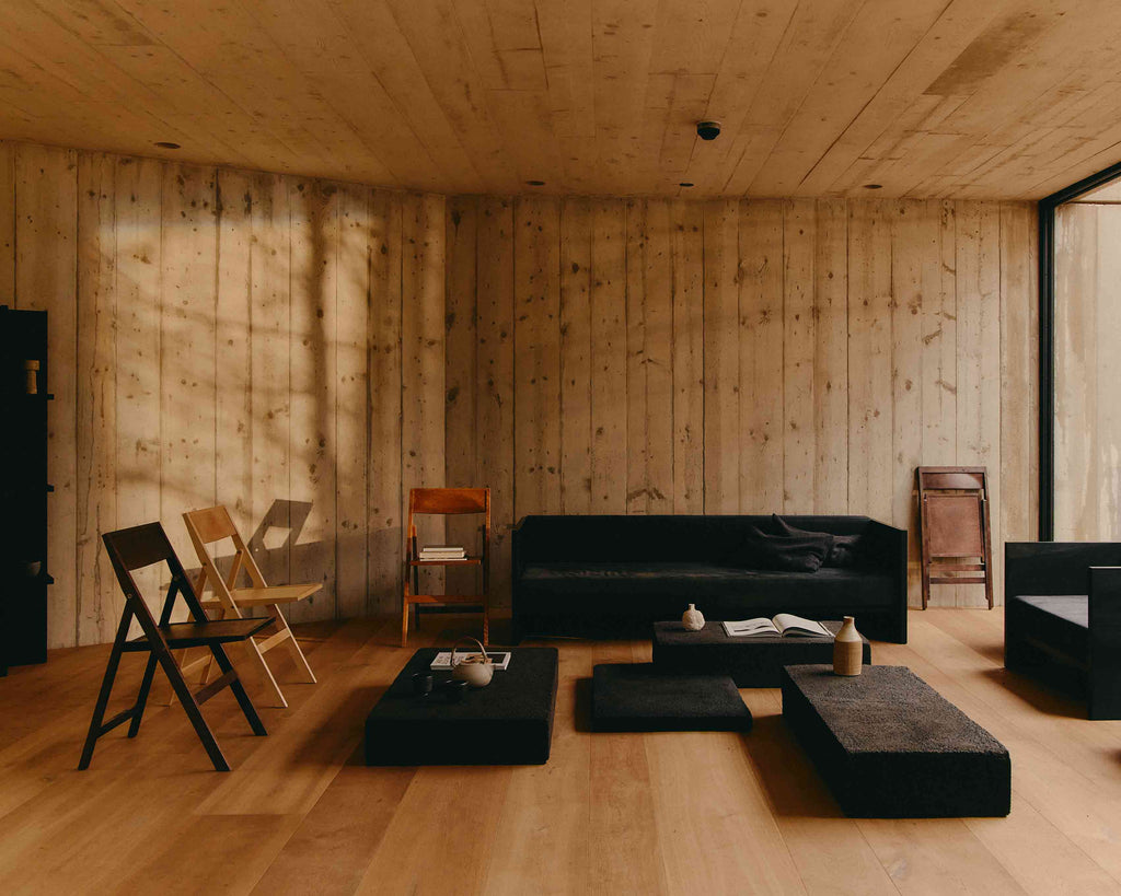 FRAMA - 折りたたみフラットチェア | 温かみのあるブラウンバーチ