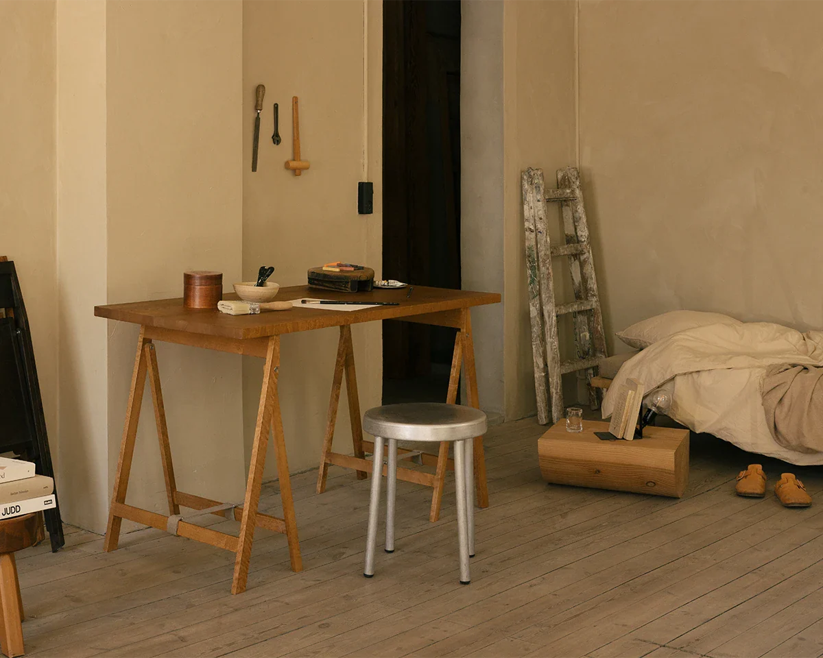 FRAMA - 折りたたみ式フラットトレスルテーブル | ウォームブラウンバーチ