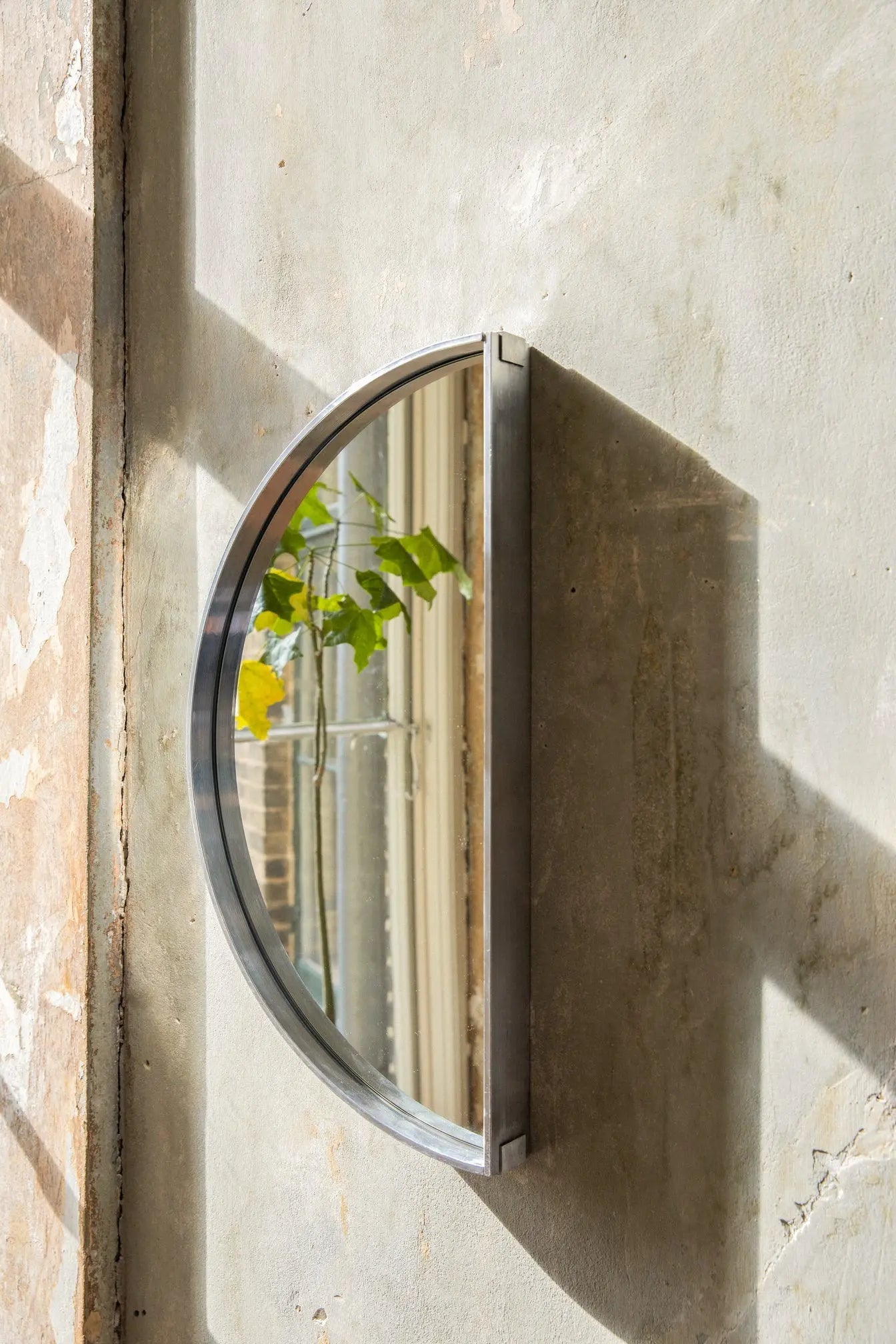Recess Mirror | Aluminum | Small Semi Circle Frama