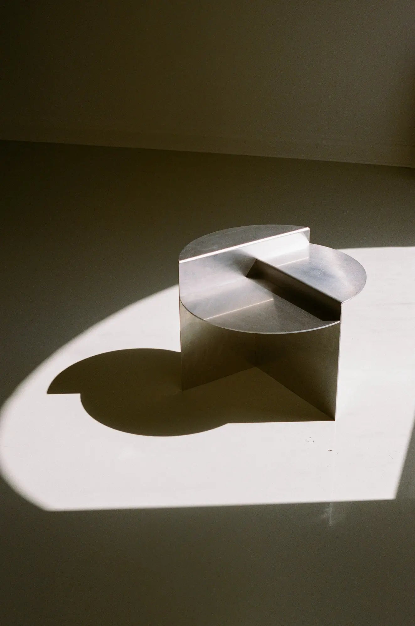 Rivet Side Table | Aluminum Frama