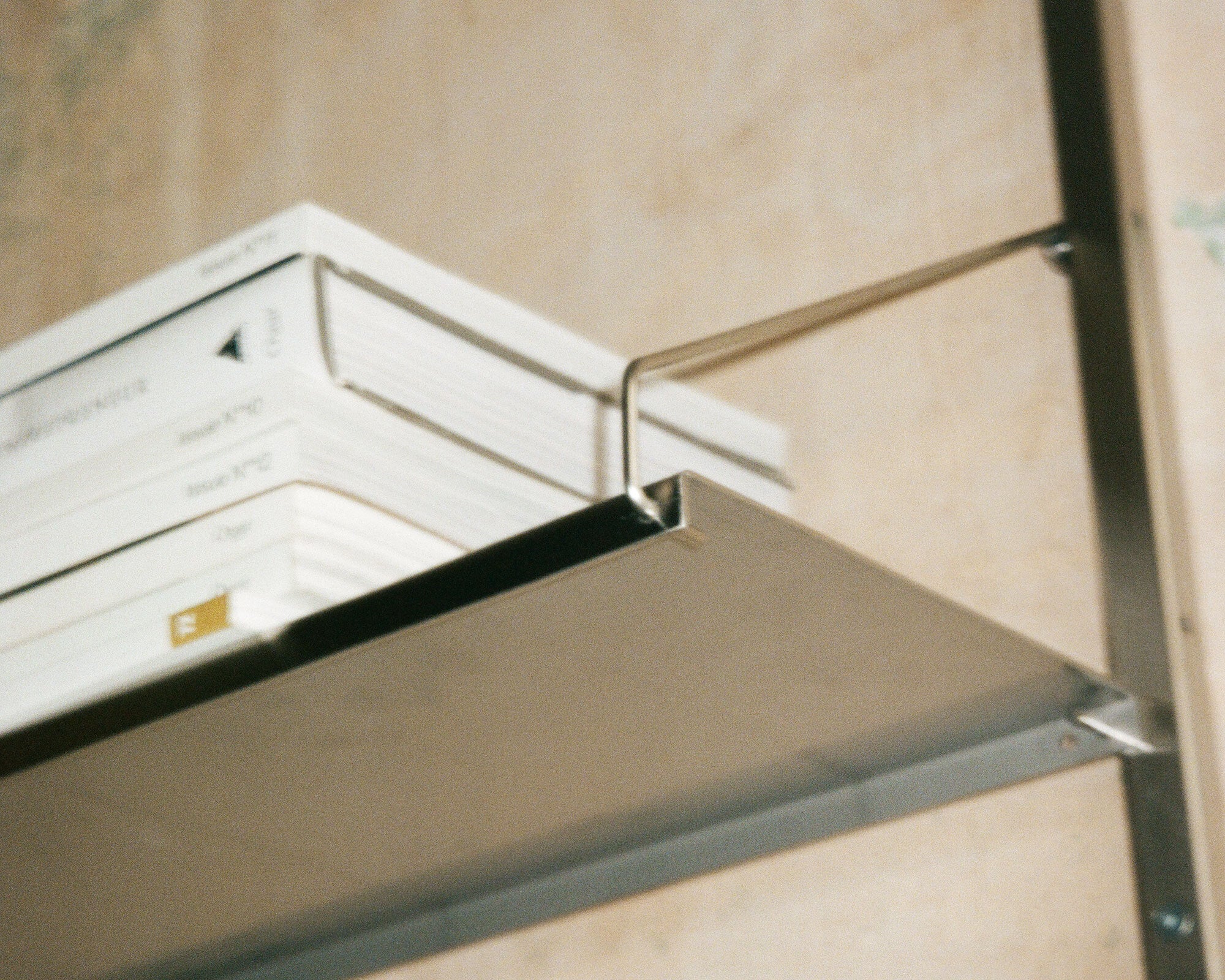 FRAMA - ライブラリーシェルフ | ステンレススチール | D20 / W40