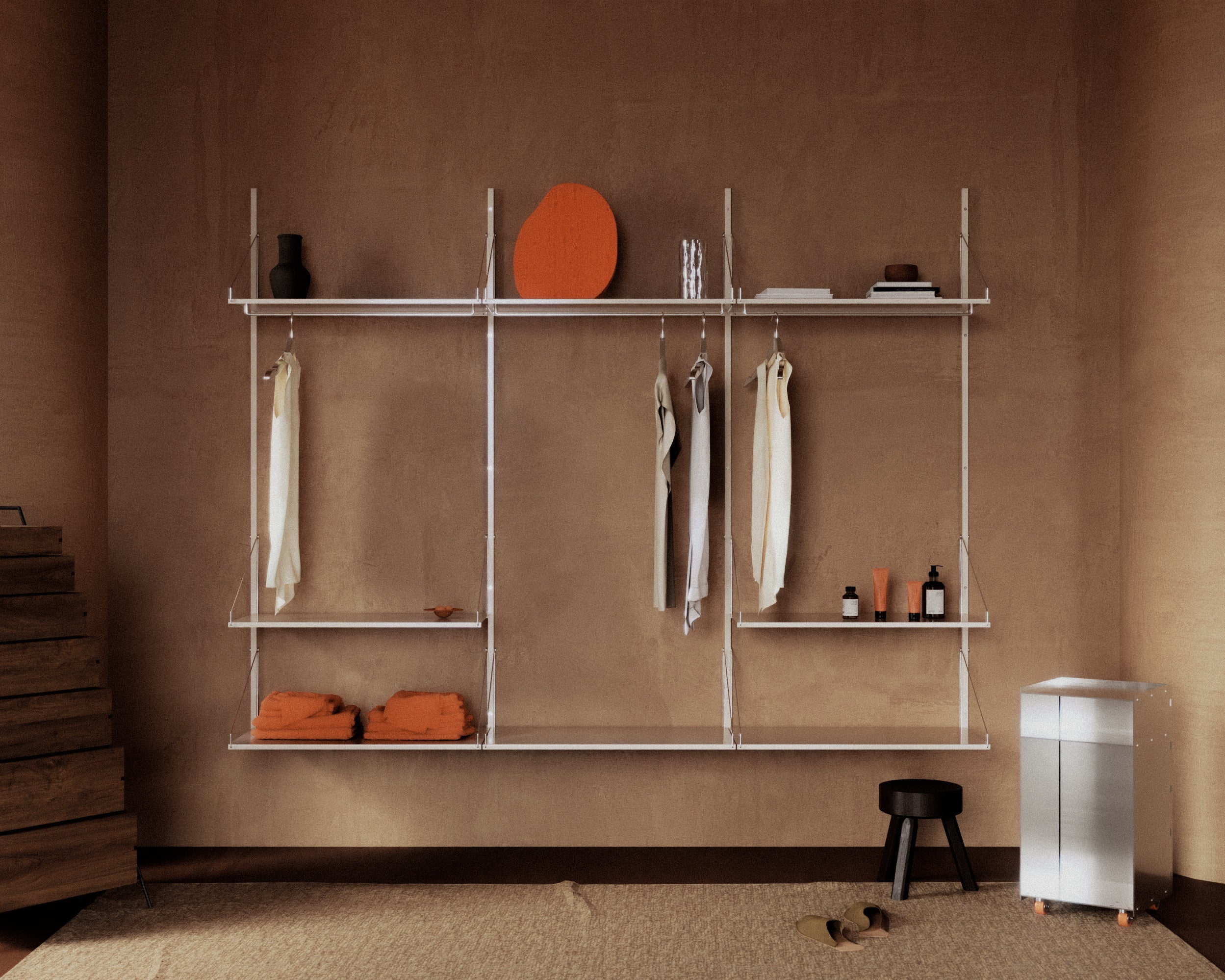 FRAMA - シェルフ ライブラリー ハンガー セクション | ウォームホワイト スチール | H185.2 / W80