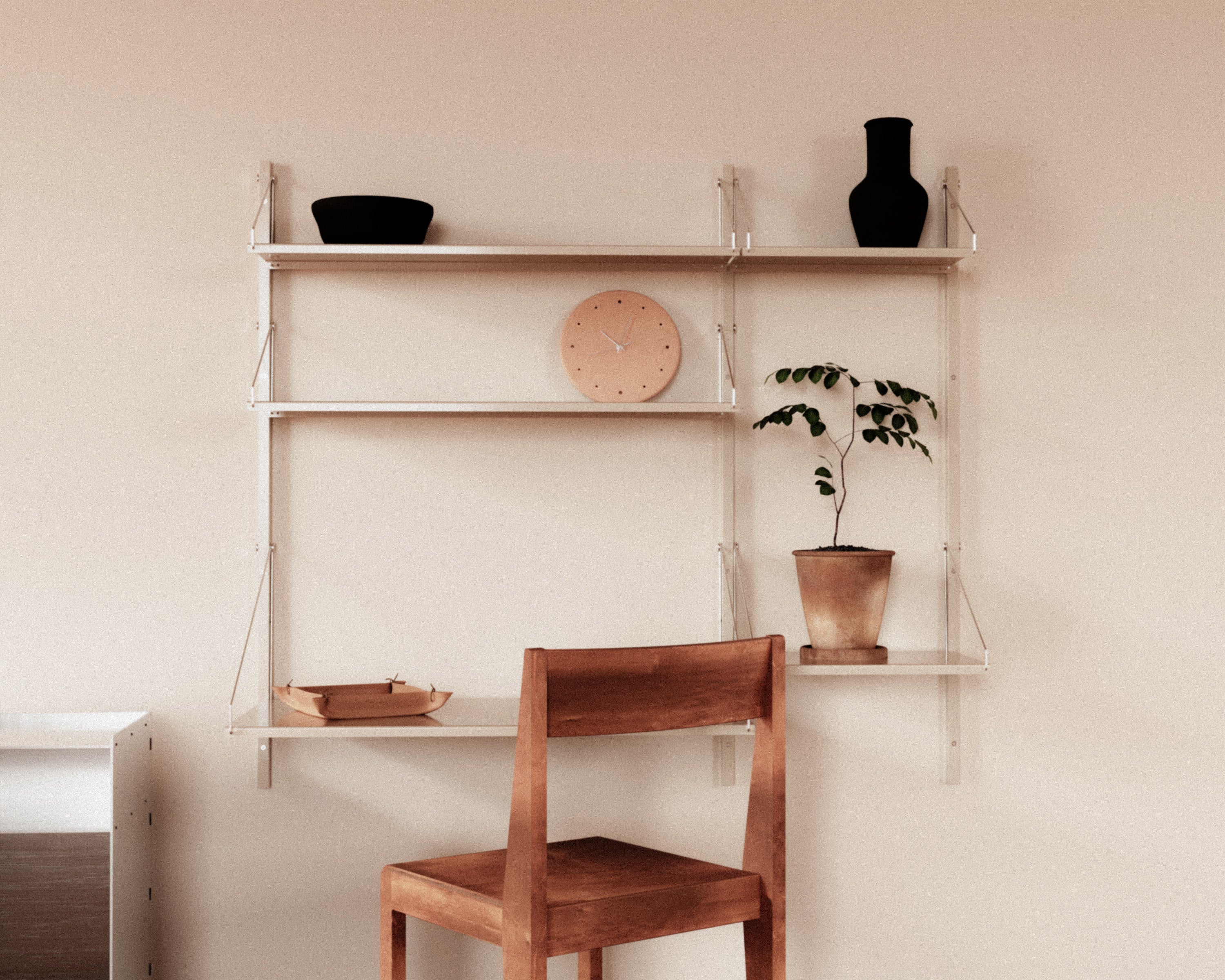 FRAMA - ライブラリーデスクシェルフ | ウォームホワイトスチール | D40 / W80