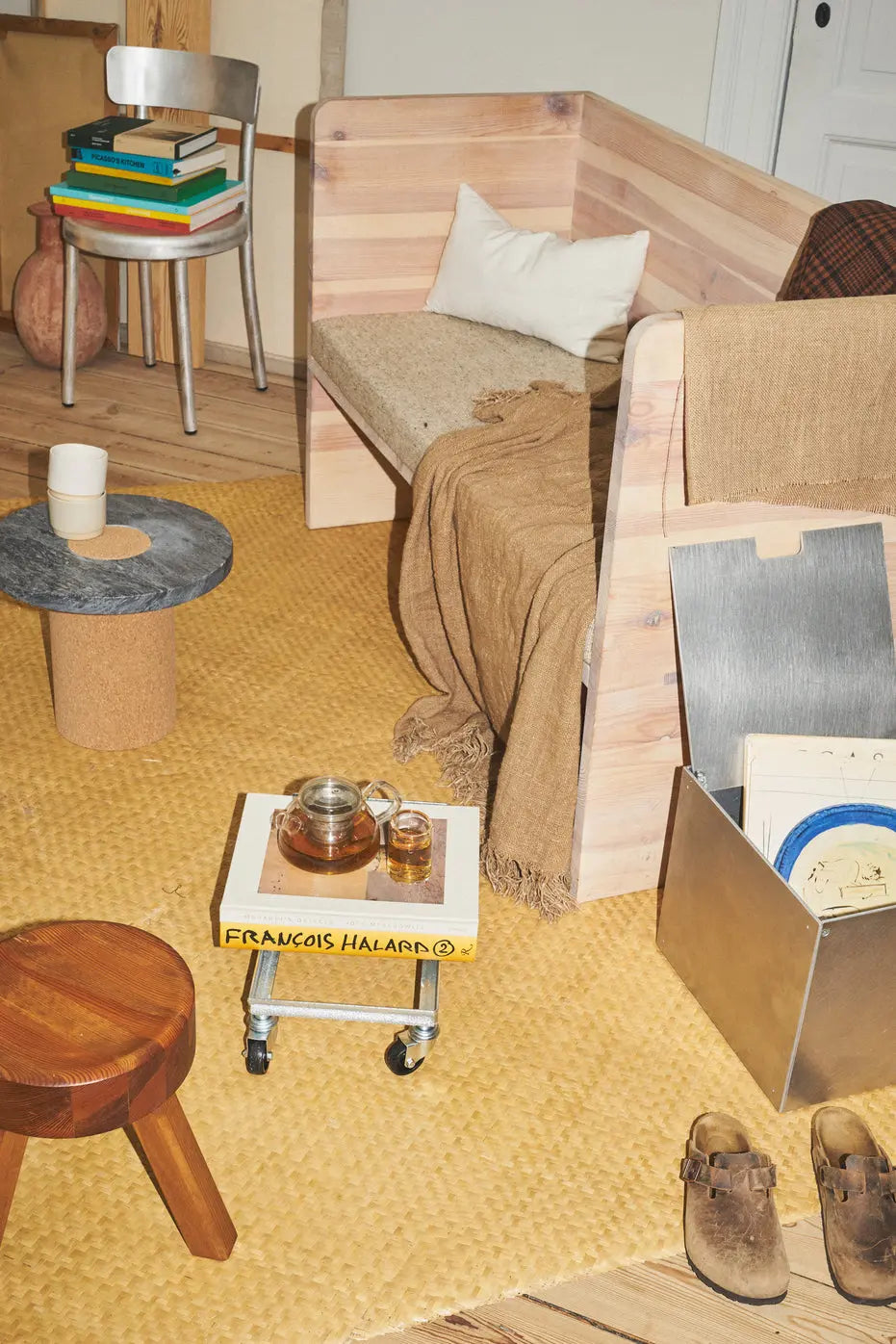 Atelier Couch | Natural Spruce / Linen Frama