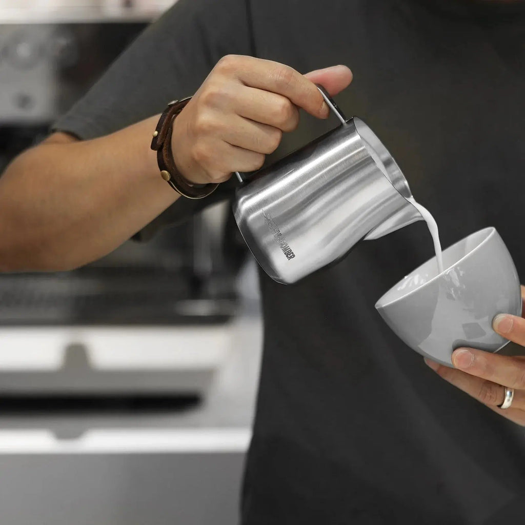 MHW-3BOMBER Turbo Milk Pitcher Glossy 450 ml MHW-3BOMBER