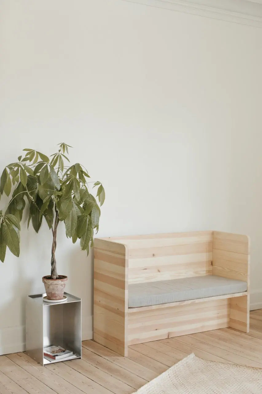 Atelier Couch | Natural Spruce / Linen Frama