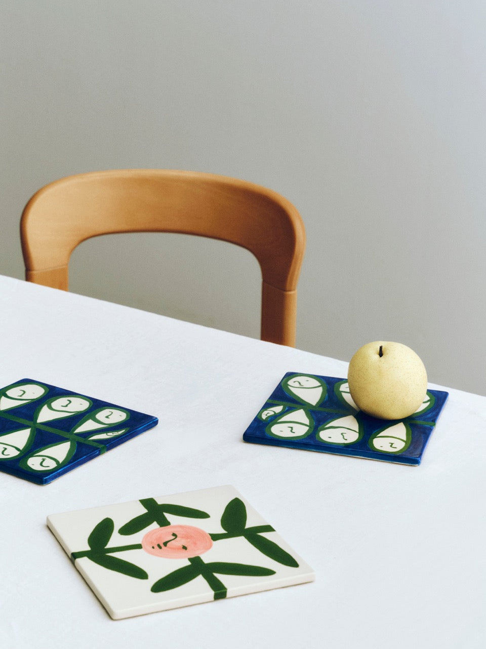 LA PITTURA TRIVET-BLUSH FACE VINE Hay x Emma Kohlmann