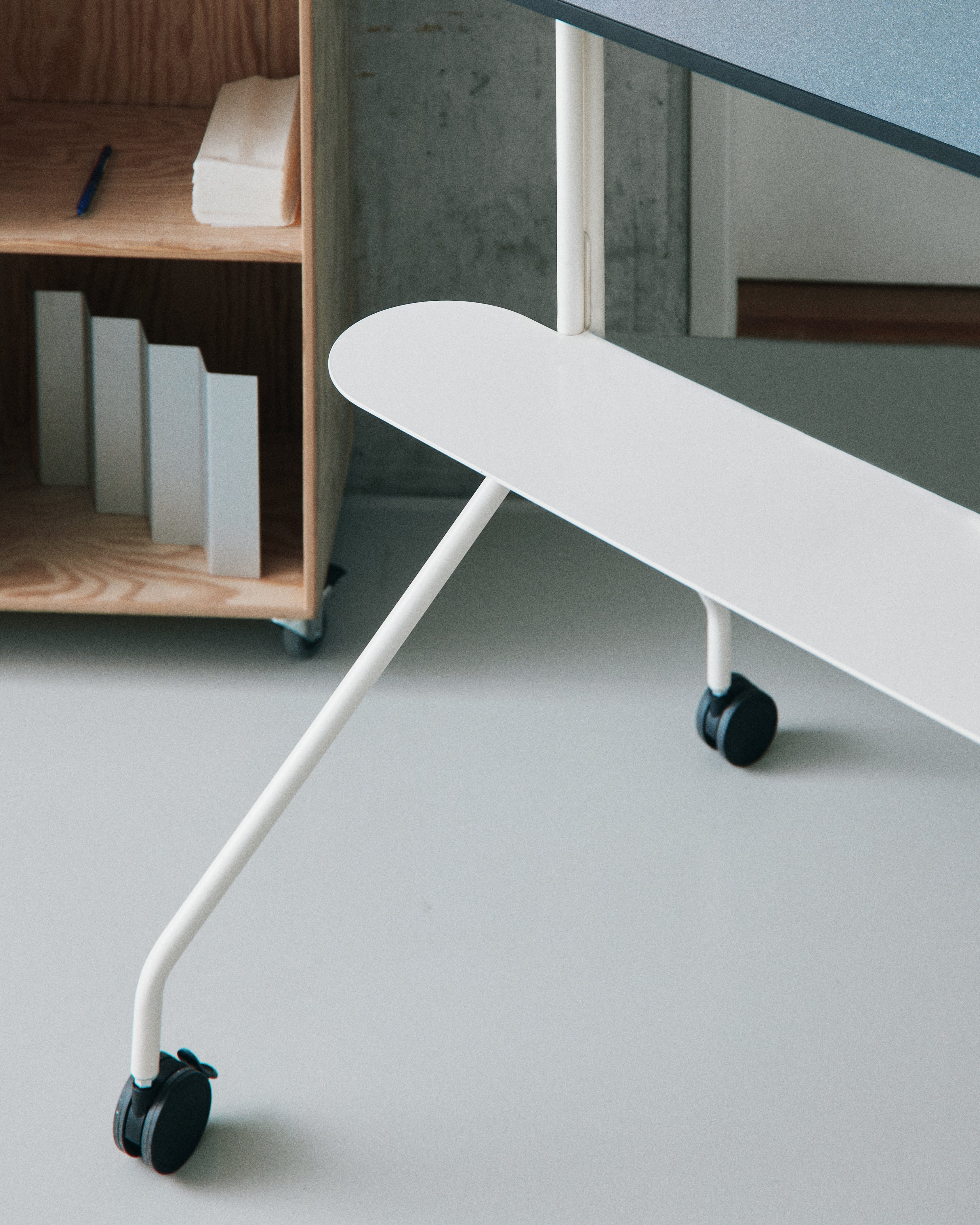 Moon PRO - Ultra Marine Pedestal