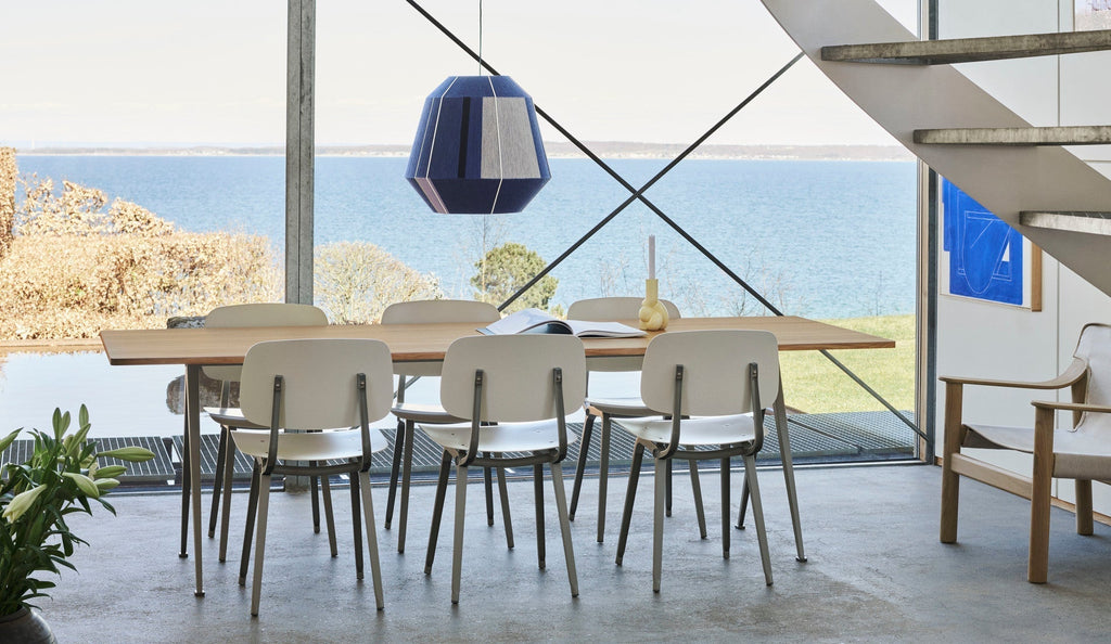 Pyramid Table 02 HAY